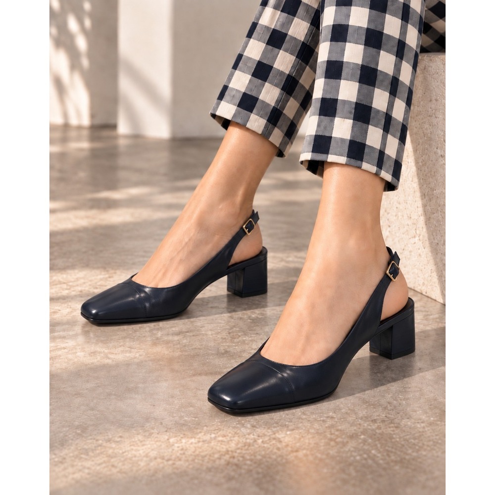 Vintage Etienne Aigner Navy Leather Slingback Pumps 8M Square Toe Block Heel
